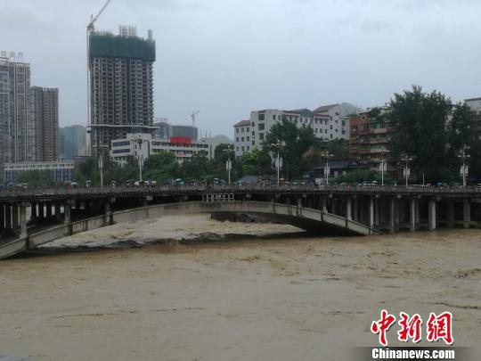 铜仁市碧江区遭受暴雨袭击 碧江电视台供图