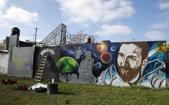 ▲罗萨里奥当地街头的梅西涂鸦。