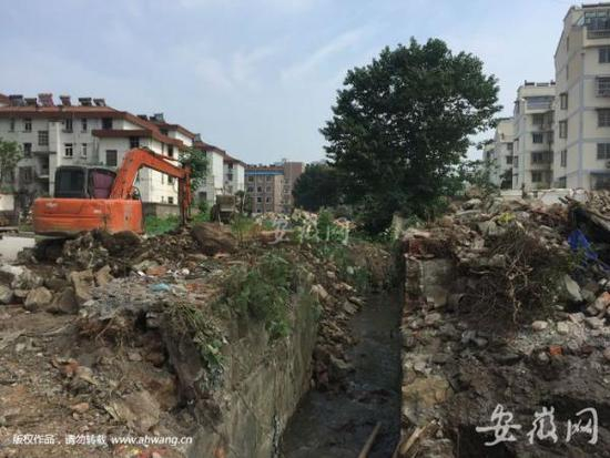 位于宣城市区北城区一处古城墙水门遗址被拆除。 安徽网 图