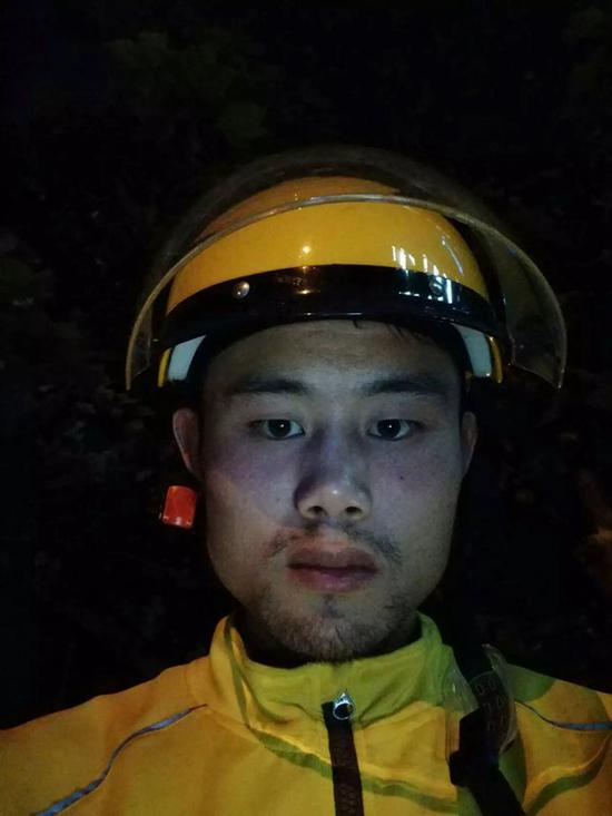 快递小哥张方勇