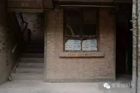 　　▲8月29日，白银市白银棉纺厂家属楼3号楼一层的一个小居室。2006年至2012年，犯罪嫌疑人高承勇曾经租住在这里。他经常和周围邻居打麻将。新京报记者 吴江 摄