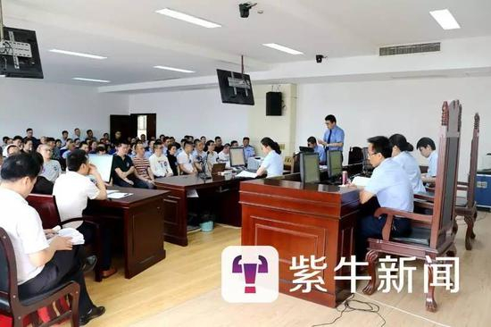  [该案件的庭审现场]