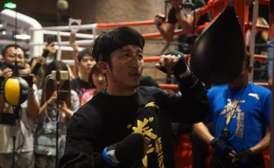 邹市明为了比赛足足减了6公斤。