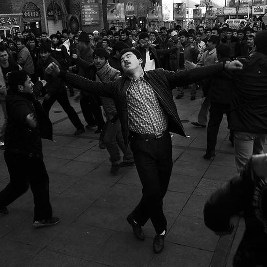 @西域巫师-坦术《混血之城》&nbsp; “生于街头”2017年4月入选作品及第二季度季选金奖。