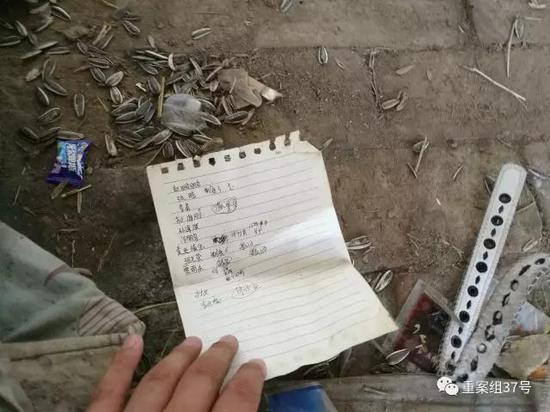 ▲一处传销窝点遗留下的传销者记的传销笔记。&nbsp;&nbsp;&nbsp;&nbsp;新京报记者 赵凯迪 摄