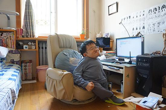 2015年翟进在安徽家中。