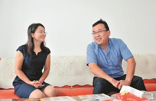 总理离开后，朱海军和妻子刘利霞仍掩不住内心的喜悦。