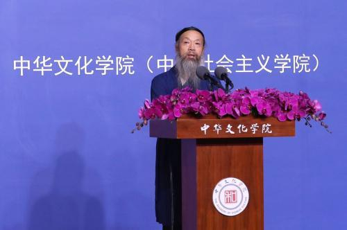　　9月6日上午，由中华文化学院（中央社会主义学院）、中华宗教文化交流协会联合主办的“中华文化与宗教中国化”论坛在北京举行。图为中国道教协会会长李光富在论坛发言。