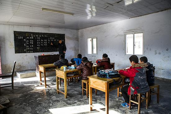 彭祖明正在给学生上课。 视觉中国 资料图