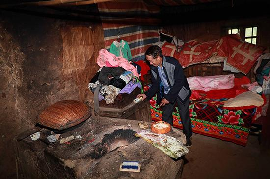 杨绍书居住的茅草房。 视觉中国 资料图