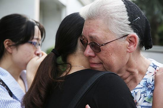 2017年6月29日，安庆师范大学的师生送别埃斯特。 视觉中国 资料图