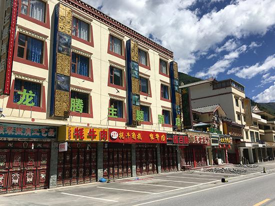 景区周边不少商家都关了门。