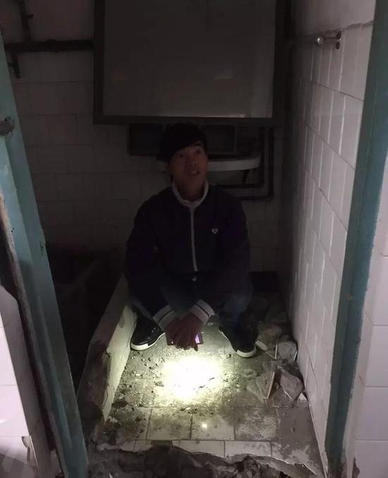 当年被指认为分尸现场的卫生间如今还保留原来的样子。