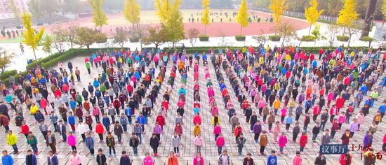 南街村小学操场