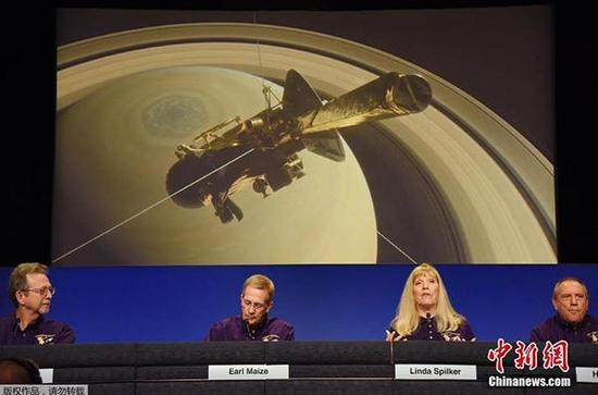 　　当地时间2017年9月13日，美国加州帕萨迪纳市，NASA召开发布会宣布，“卡西尼”号探测器正在逐渐接近完成它最后一次穿过土星及其光环之间狭窄缝隙的任务，随后“卡西尼”号燃料即将耗尽，并将于9月15日冲进土星大气层，结束它13年的土星探索旅程。图为发布会现场。中新网 图
