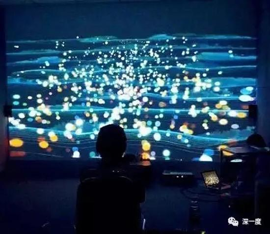 植物人接受促醒治疗。