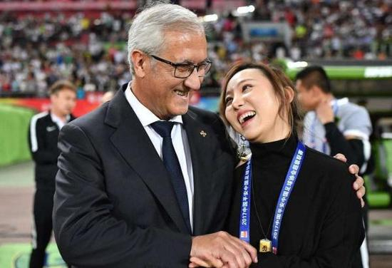 文筱婷和曼萨诺。