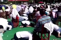 广西上百学生烈日下跪拜父母