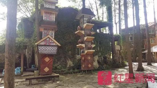 宋培伦一家就住在这个三层楼的石头房子里。