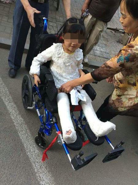 清秀可爱的苗苗患有脑瘫、癫痫等多重残疾