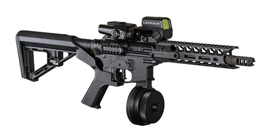 安装了撞火枪托的AR系列枪械