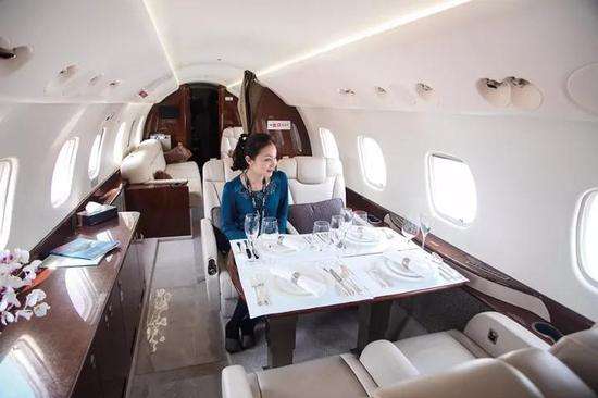 （公务机的服务品质不是商业航班所能比的。图/视觉中国）
