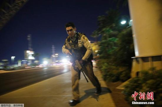 资料图：当地时间10月1日，美国拉斯维加斯曼德勒海湾赌场度假村附近发生枪击事件。