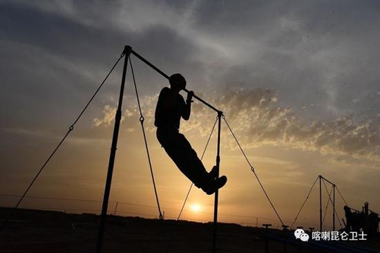 不玩王者荣耀了，我去做个四练习！