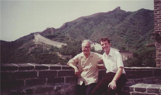 金介甫（右）与沈从文