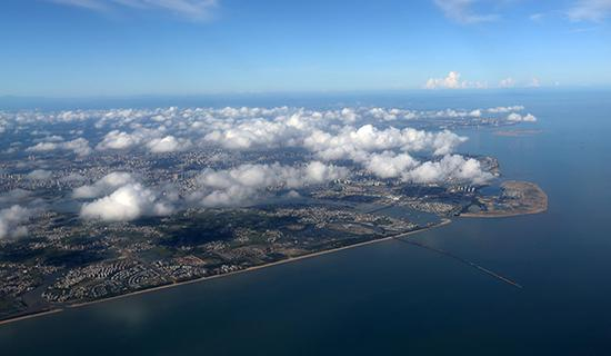 航拍琼州海峡海口地貌。东方IC 资料