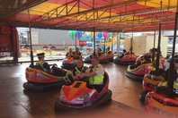 21名警察值班时玩碰碰车惹争议