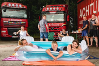 德国人在高速公路上交朋友