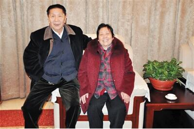 大师82岁时，与老伴合影。