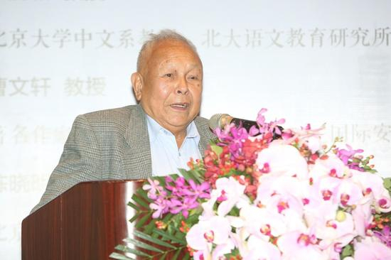 大赛顾问、北京大学教授谢冕致辞（北大培文供图）