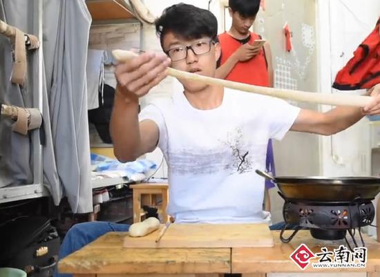 拉面条也是拿手活 视频截图
