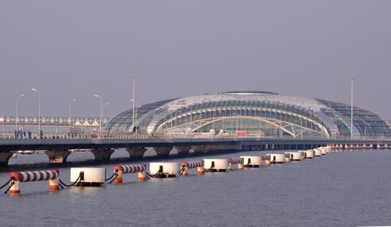 上海吴淞口邮轮港。