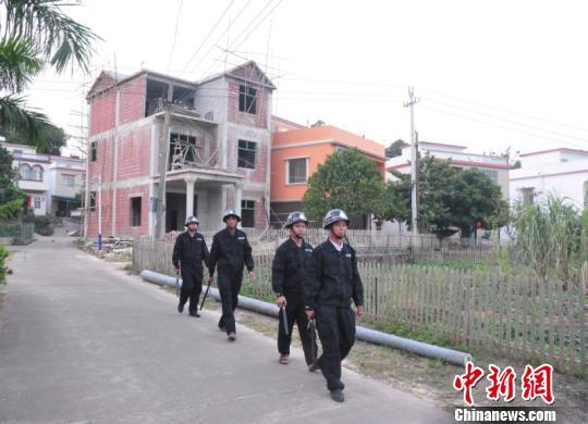 图为交东村的巡查巡防队伍 林浩 摄