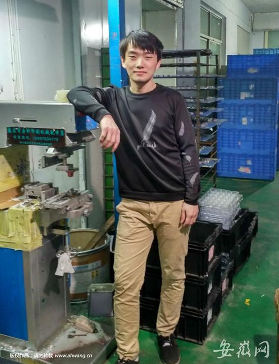 徐孟南在打工的工厂里