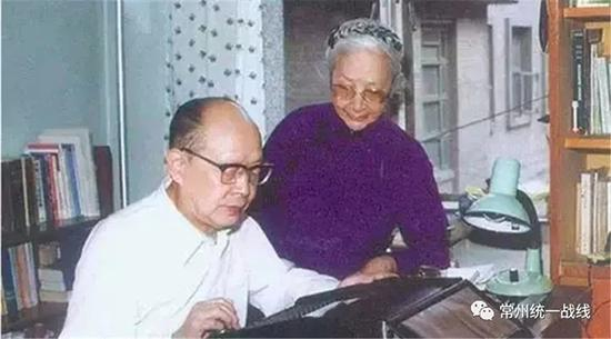 周有光和张允和。