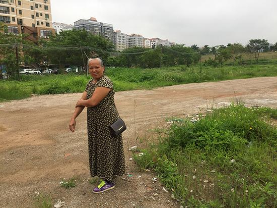 5月20日早上5点40分，杨美兰下楼锻炼。