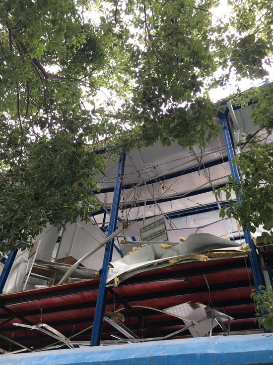 ▲爆炸地河对岸工地的简易房