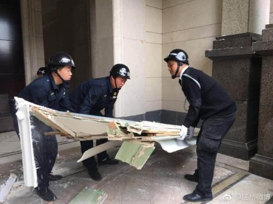 　　江北区庄桥街道组织30个工作组到周边进行地毯式排查走访。本文图片均来自宁波市江北区庄桥街道办事处官方微博