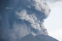 印尼火山喷发 火山灰达1500米