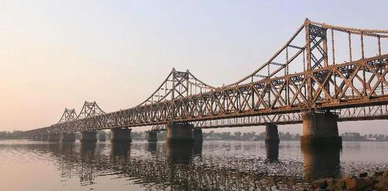 ▲丹东的中朝友谊桥 图片来源：新华社