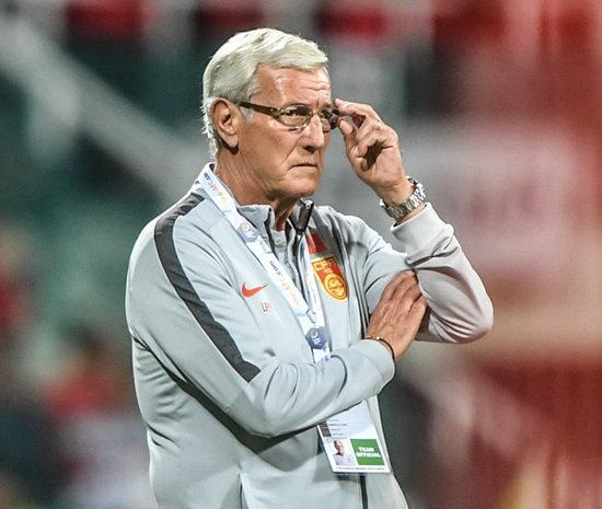 　　2019年11月14日，中国队主教练里皮在场边。当日，在阿联酋迪拜举行的2022年卡塔尔世界杯预选赛亚洲区四十强赛中，中国队以1∶2不敌叙利亚队。新华社记者&nbsp;潘昱龙/摄