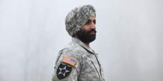 资料图片：美国陆军上尉西姆拉特帕尔·辛格获准可以保留胡须。（图片来源于网络）