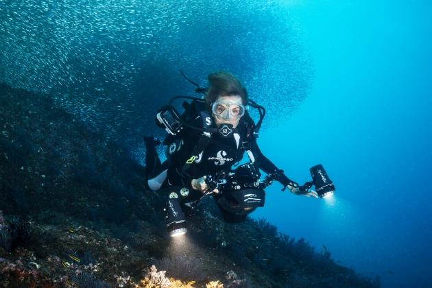 “蓝色使命”计划创始人席薇亚‧厄尔（Sylvia Earle），2017年到访墨西哥洛斯卡沃斯，于普尔莫角海洋公园“希望点”（Hope Spots）进行水下探潜。©Rolex/Kip Evans