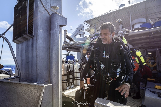 路尔斯·罗查致力于探索和保护印度洋中热珊瑚礁及其生物多样性，并加强对这些基本未知生态系统的保护。 ©Tane Sinclair-Taylor