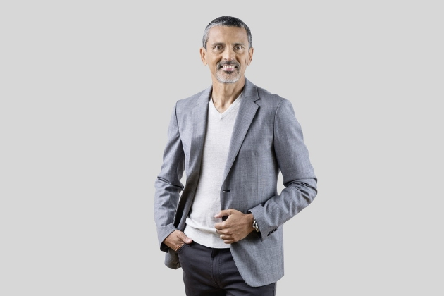 路尔斯・罗查致力于探索和保护印度洋中热珊瑚礁及其生物多样性，并加强对这些基本未知生态系统的保护。 ©Rolex/Bart Michiels