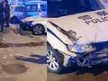 哈尔滨一轿车疑似闯卡连撞多车 现场一辆警车破损严重